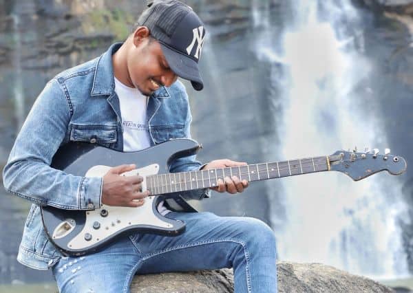 intermittent du spectacle guitariste